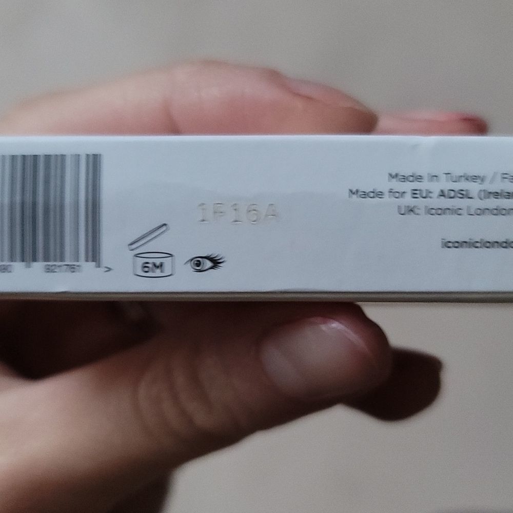 Iconic London Triple Threat Mascara - Picture 6 of 9